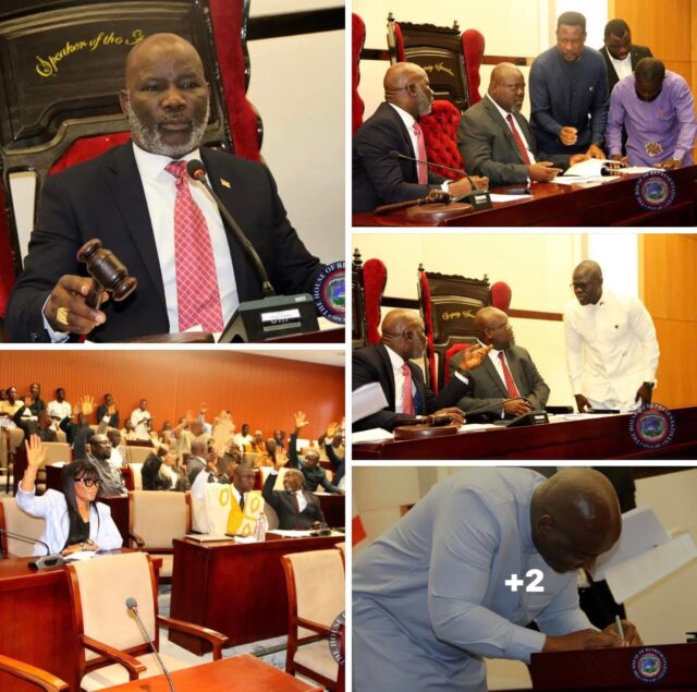 Lawmakers_signing_Resolution