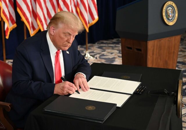 President_Trump_signing_Executive_Order