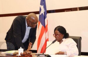 𝐒𝐞𝐧𝐚𝐭𝐨𝐫 𝐒𝐧𝐨𝐰𝐞 𝐒𝐞𝐞𝐤𝐬 𝐋𝐞𝐠𝐢𝐬𝐥𝐚𝐭𝐢𝐯𝐞 𝐈𝐧𝐭𝐞𝐫𝐯𝐞𝐧𝐭𝐢𝐨𝐧 𝐭𝐨 𝐇𝐚𝐥𝐭 𝐖𝐚𝐬𝐭𝐞 𝐌𝐚𝐧𝐚𝐠𝐞𝐦𝐞𝐧𝐭 𝐂𝐨𝐧𝐭𝐫𝐚𝐜𝐭 𝐭𝐨 𝐙𝐨𝐨𝐦𝐥𝐢𝐨𝐧