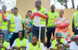 Geologist Melvin Pongay Leads Thanksgiving Cleanup in Rock Hill, Urges Compliance with City Ordinances
